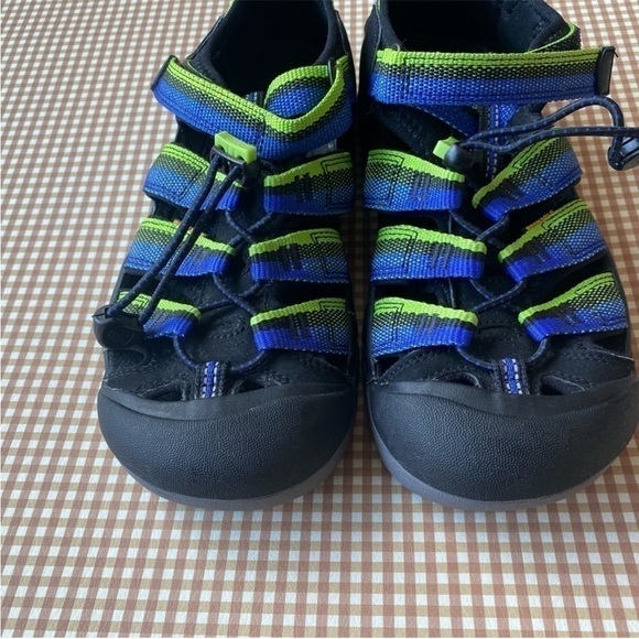 Keen Newport H2 blue/green/black water shoes.
Big Kids size 4 - Picture 9 of 9